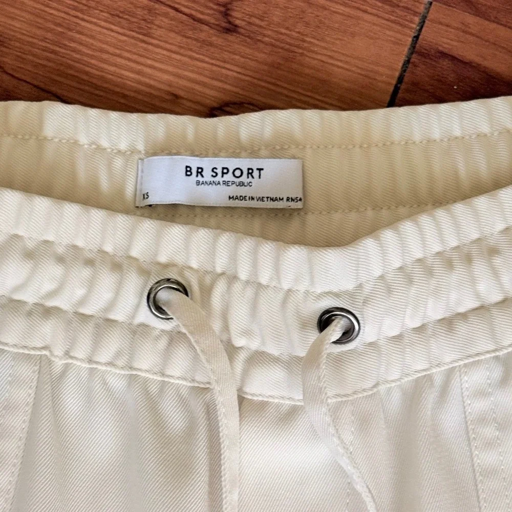 BR Sport Banana Republic Womens Ivory Drawstring Shorts Casual‎ Pockets XS